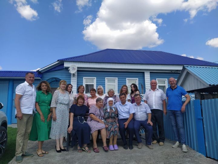 Жительницу села Городище Дрожжановского района РТ Елену Васильевну Мугинову поздравили с 90-летним юбилеем