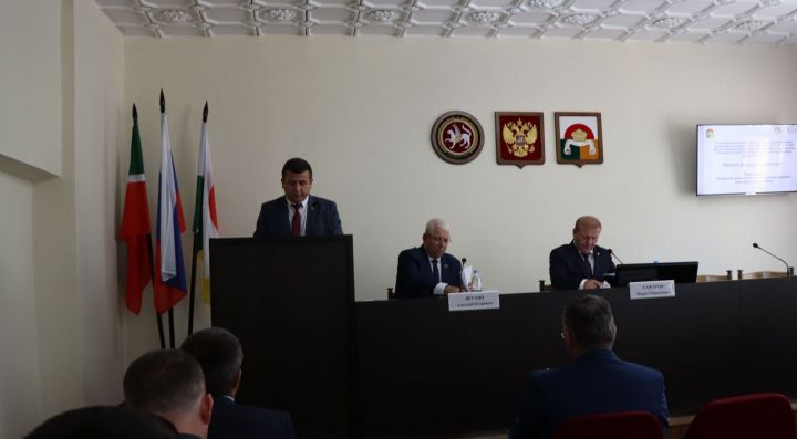 На тридцатом заседании Дрожжановского районного Совета РТ были рассмотрены различные вопросы