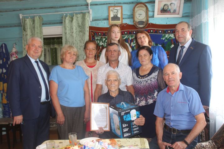 Яңа Элмәле авылында яшәүче сугыш баласы 90 яшьлек юбилеен билгеләп үтте