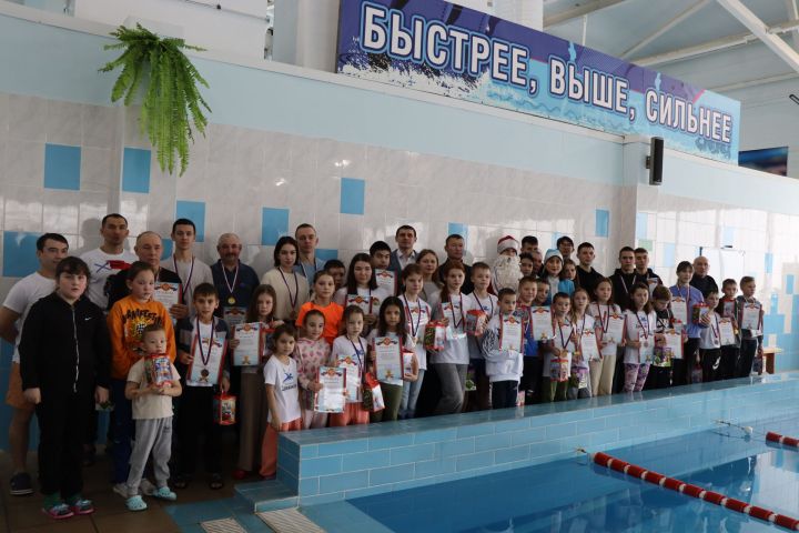 Чүпрәледә яшь йөзүчеләр 2024 елның спорт чараларына старт бирде