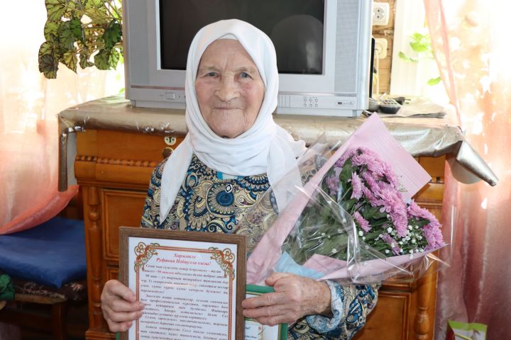 Иске Чокалы авылында яшәүче Руфания апага 90 яшь тулды