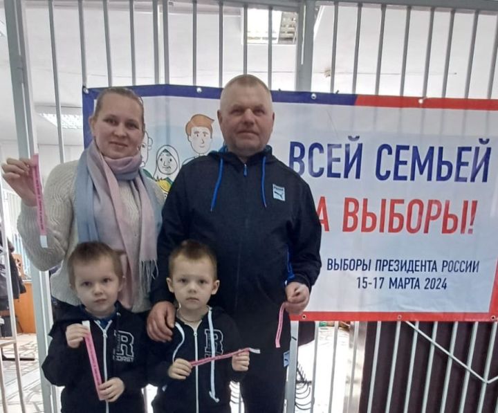 ТР Чүпрәле районы гаиләләре РФ Президентын сайлауда актив катнаша