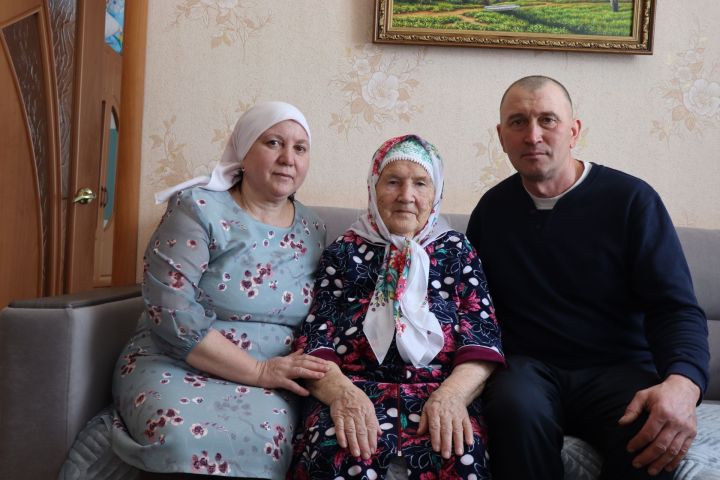 Зур Чынлыдан Равия Абзал кызы Вәлиуллова:»Яшен әниге сугылып, аны янга алып ташлый, әтине үтерә»