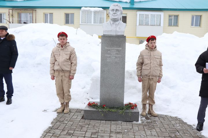 Чүпрәледә Социалистик Хезмәт Герое Равил Низаметдиновны искә алдылар