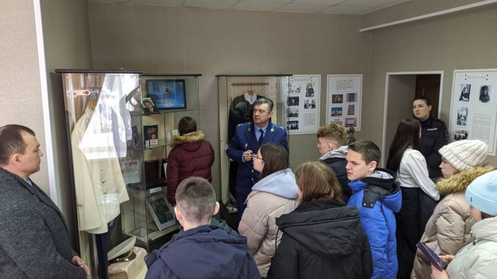 Воспитанники приюта «Теплый дом» побывали на экскурсии в здании прокуратуры Дрожжановского района РТ