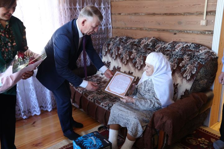 Долгожительницу Дрожжановского района РТ поздравили с 90-летием