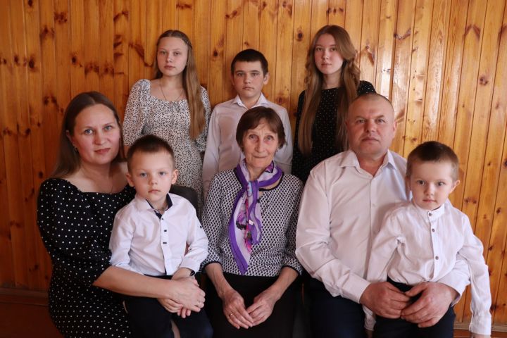 Кристина Максимова: «Наша сила - в большой, дружной, крепкой семье!»