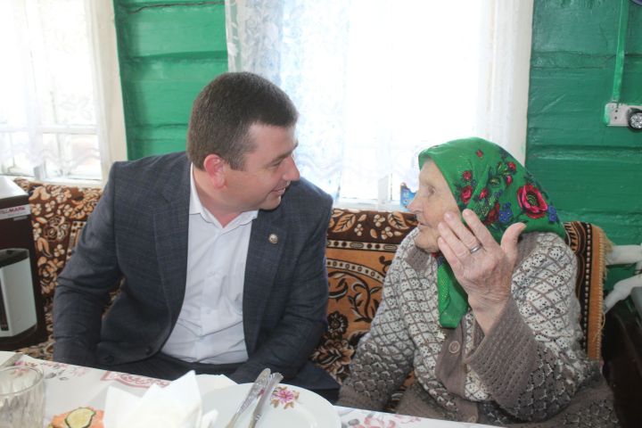 В преддверии Дня Победы долгожительницу Дрожжановского района РТ поздравили с 95-летием
