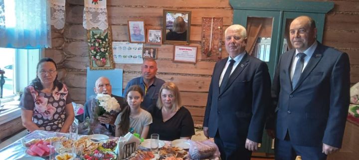Чүпрәледә Григорий Назаровны юбилее белән котладылар