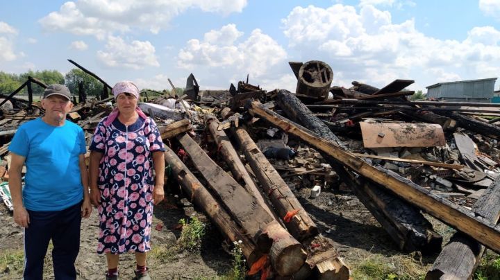 Чүпрәледә янгын чыгу сәбәпле Басыйровлар гаиләсе бернисез, урамда яшәргә калган