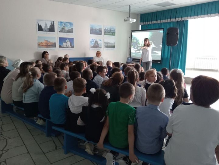 В Стародрожжановском многопрофильном лицее сотрудники Госавтоинспекции района провели встречу с детьми