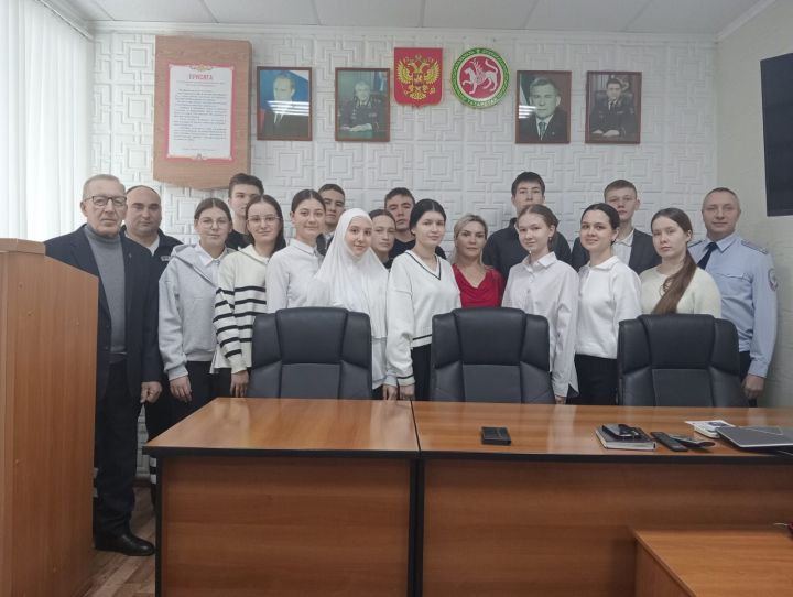 Учащиеся Стародрожжановской СОШ №1 побывали в гостях у полицейских