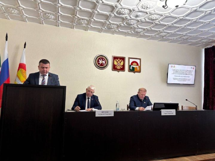 Глава Дрожжановского района Марат Гафаров подвел итоги 2025 года на итоговом заседании Совета