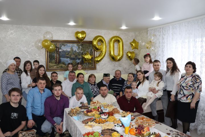 Иске Чокалы авылында яшәүче Рифкать Шәрәпов  90 яшьлек юбилеен бәйрәм итте