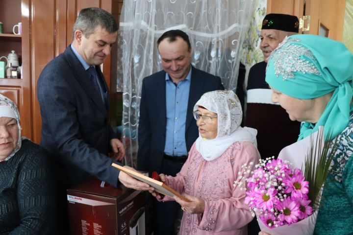 Жительница Дрожжановского района Назиря Шарафутдинова дважды совершила хадж