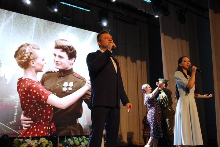 Прокурор Дрожжановского района исполнил «Журавли» и «Случайный вальс» на фестивале «Дорогами Победы» в Буинске