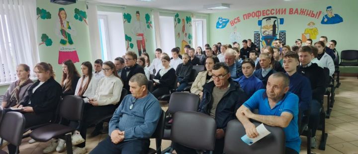 В Дрожжановском техникуме отраслевых технологий прошел фестиваль профессий и ярмарка вакансий