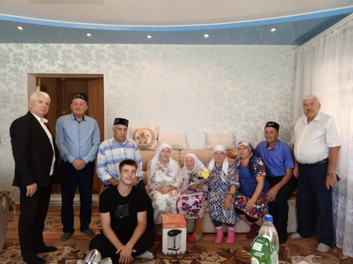 Чүпрәле районы Кече Чынлы авылында яшәүче Фәүзия Ибраһим кызы Шәйдуллова 95 яшь тулды