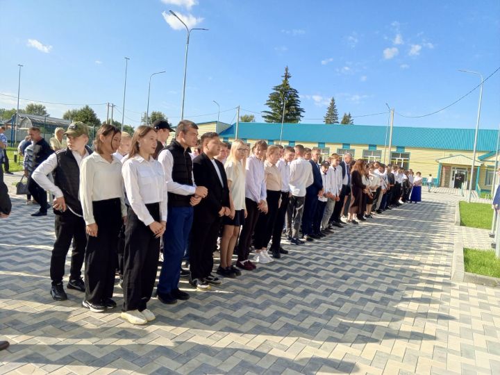 В «Дрожжановском техникуме отраслевых технологий» прозвенел первый звонок