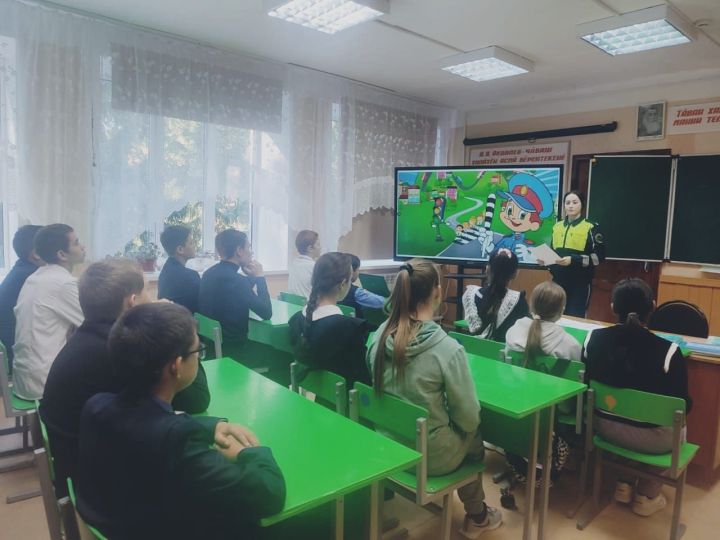 В Хорновар-Шигалинской школе Дрожжановского района РТ специалист БДД провела встречу с учащимися