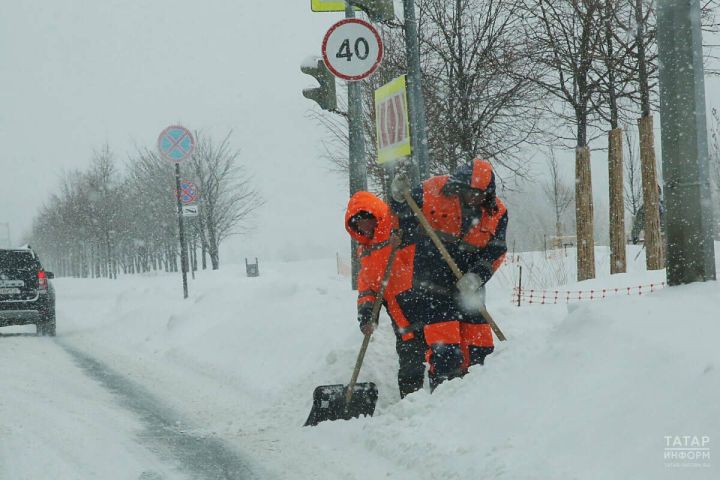 Кто отвечает за уборку снега во дворе и на улице? Объясняет Госжилинспекция
