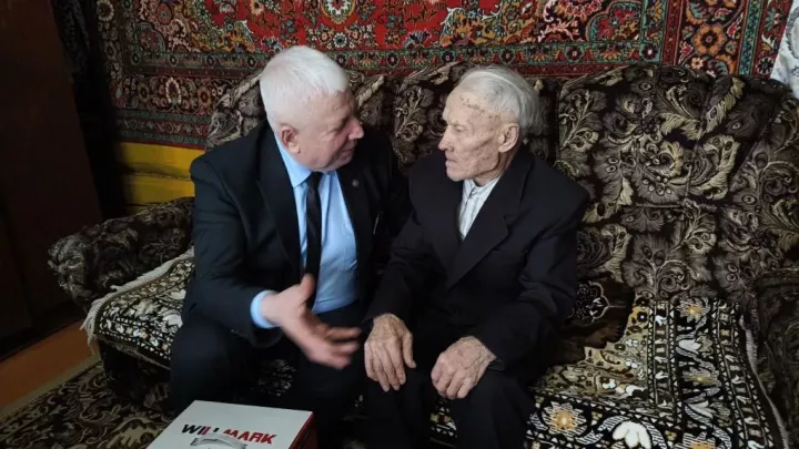 Житель села Новое Ильмово Дрожжановского района Виталий Казаков отмечает 90-летний юбилей