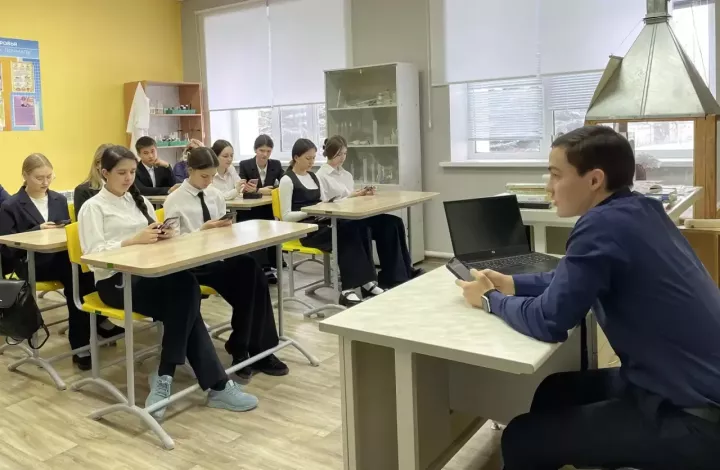 Открытый диалог с помощником прокурора прошел в лицее Дрожжановского района
