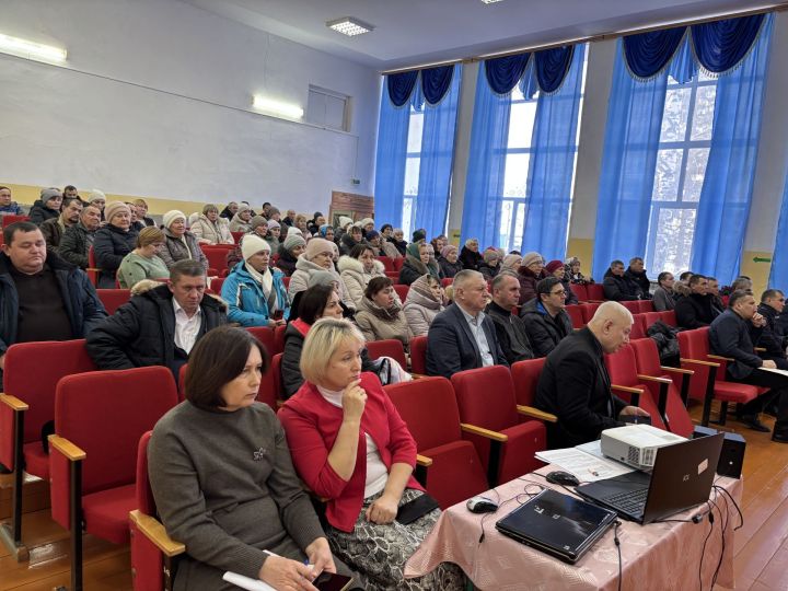 Глава Дрожжановского района провел встречи с жителями Большеаксинского и Городищенского поселений