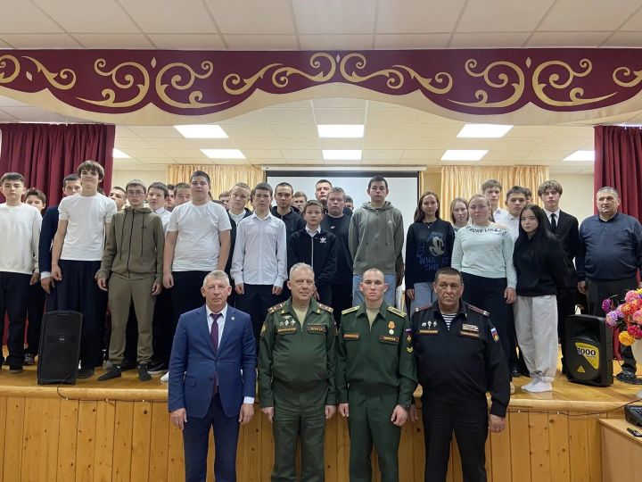 Выпускники школ и техникума Дрожжановского района узнали о военном образовании