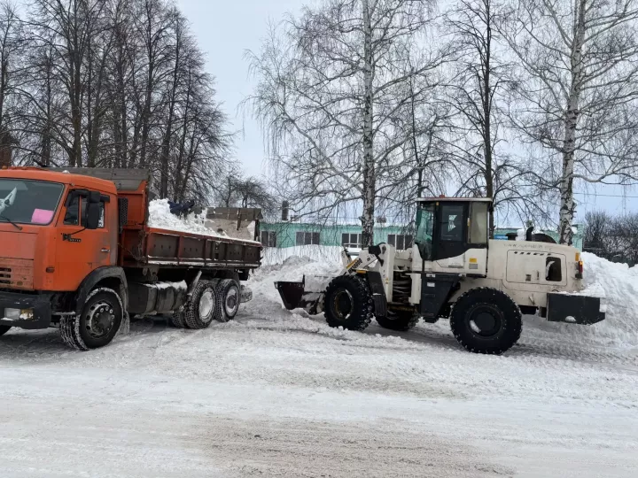 В Дрожжановском районе продолжаются масштабные работы по вывозу снега