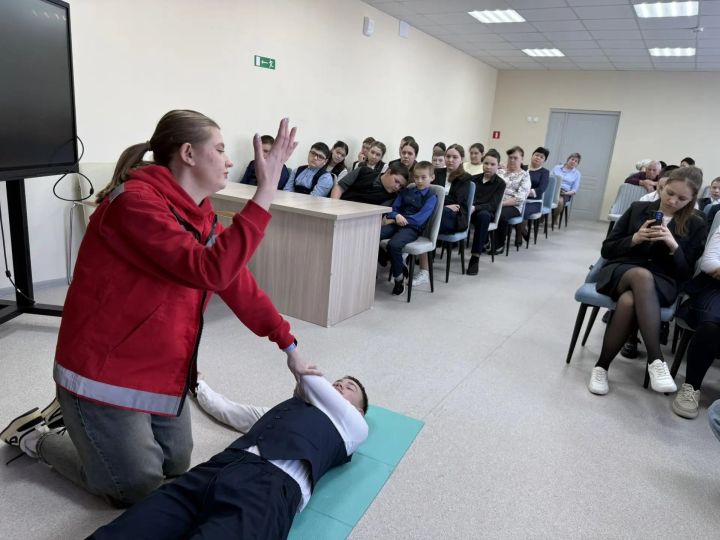 Уроки спасения: как в школах Дрожжановского района учили первой помощи