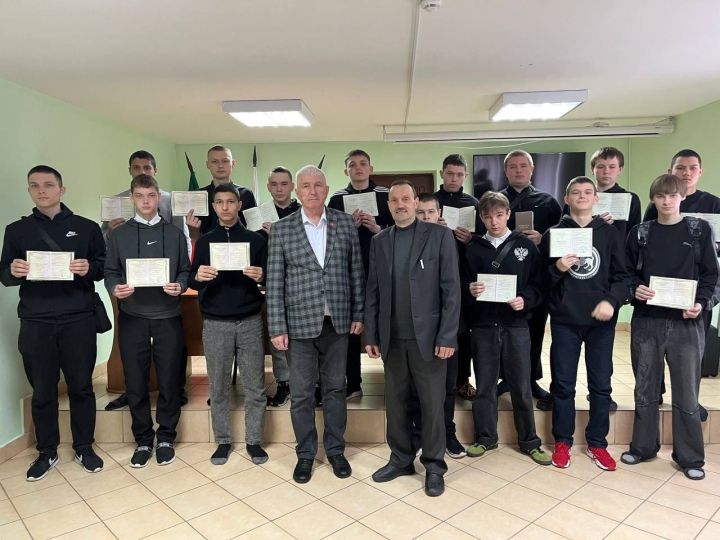 В техникуме Дрожжановского района вручили свидетельства электросварщикам 3 разряда