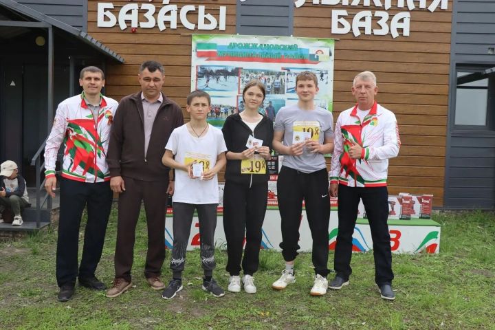 В Дрожжаном во время эстафеты «Вперед, к Победе!» состоялось вручение знаков отличия комплекса ГТО