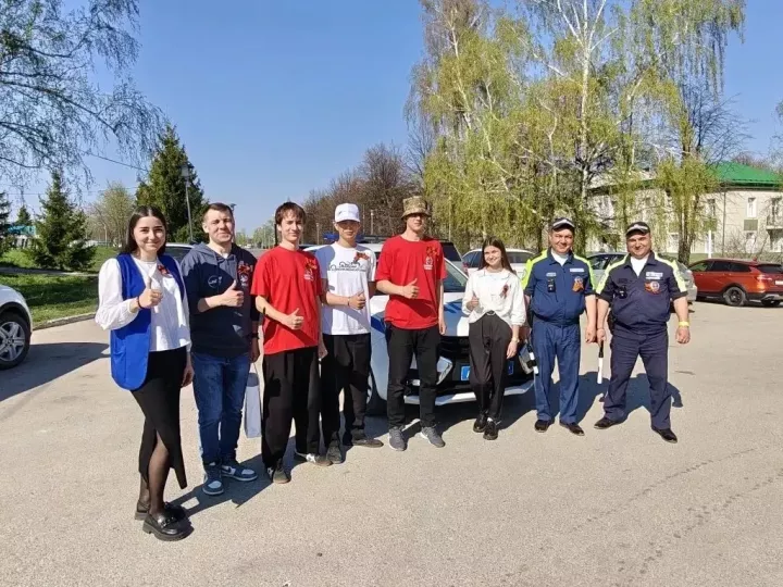 В Дрожжановском районе полицейские и волонтёры поздравили жителей с великим праздником