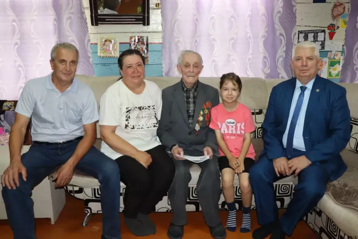 Житель села Малые Убеи Дрожжановского района РТ, труженик тыла отметил свое 97-летие