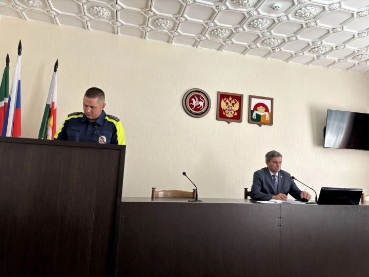 Итоги аварийности и сохранность дорог за первое полугодие обсудили в Дрожжановском районе