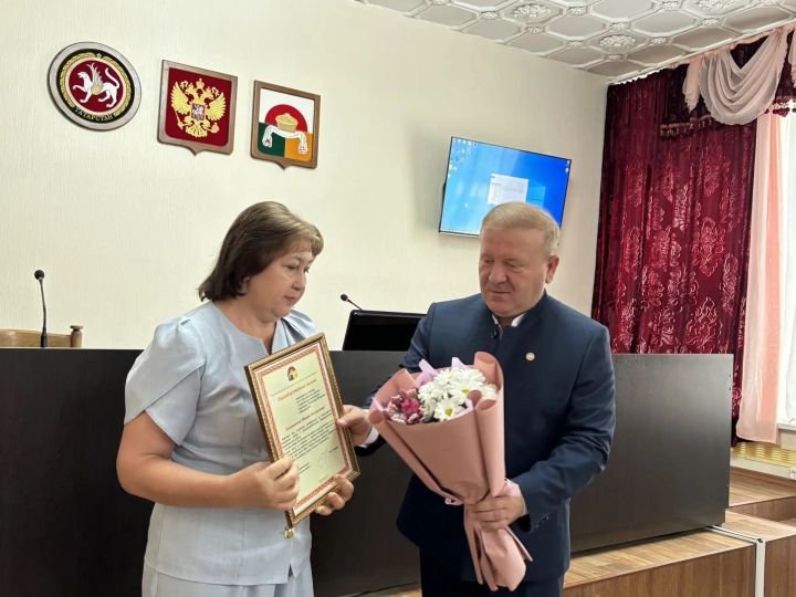 Работников ветслужбы Дрожжановского района поздравили с праздником