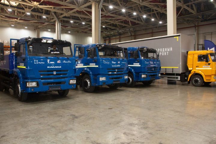 «КАМАЗ» направил Народному фронту новую партию грузовиков для гуманитарной миссии