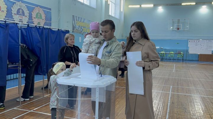 В Дрожжановском районе на выборы депутатов Госдумы РФ идут всей семьей