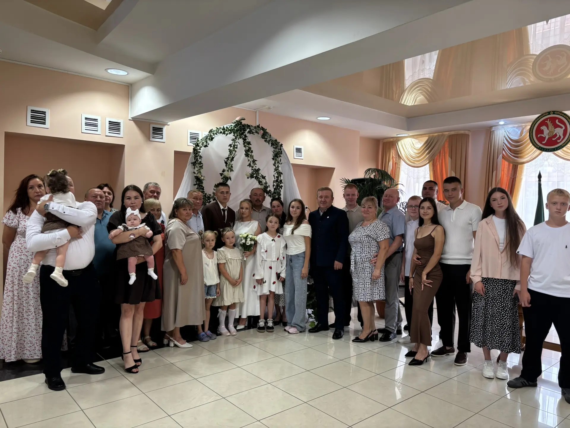 Гости пожелали молодой семье счастья, любви