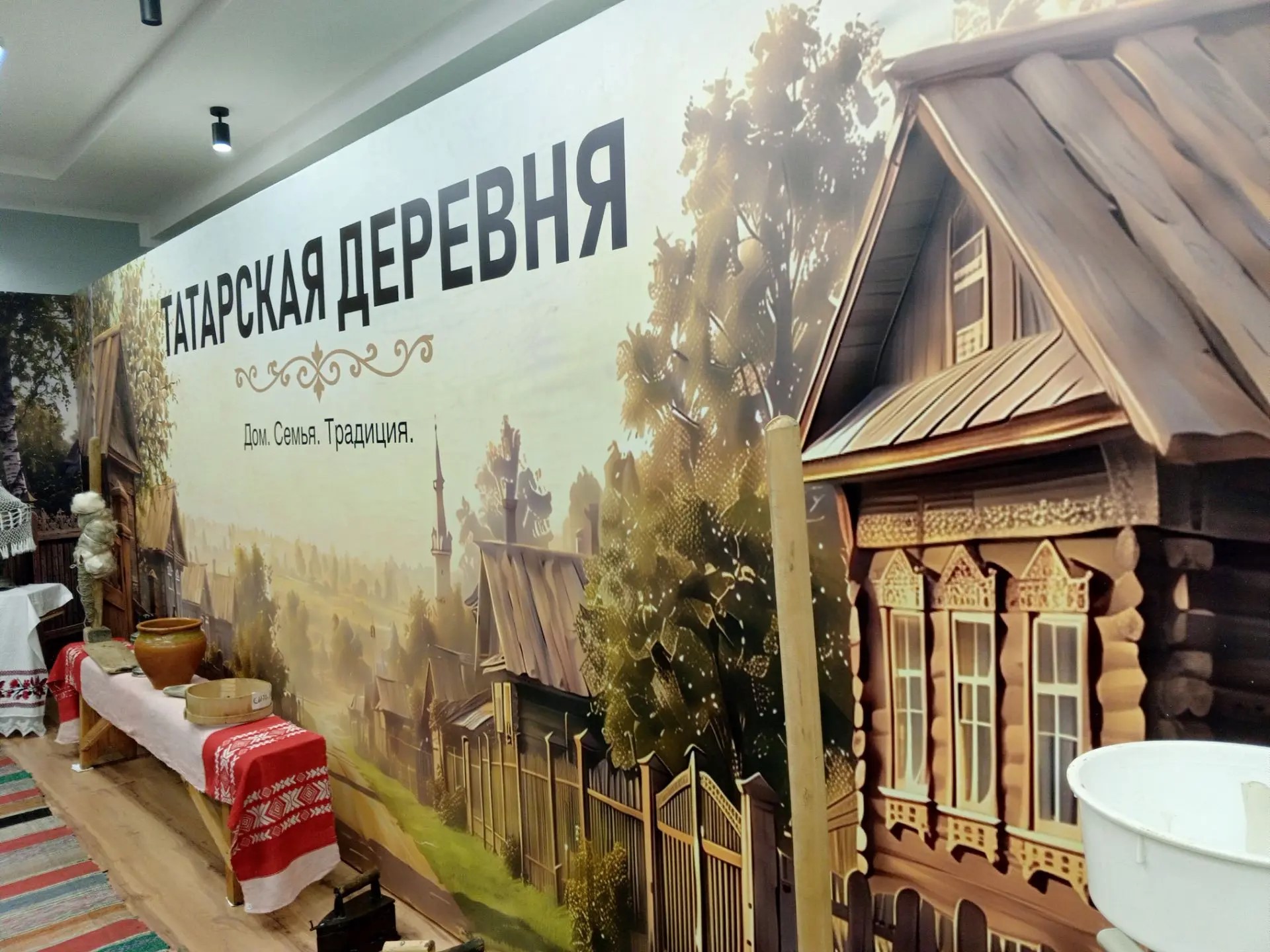 Особый интерес у ветеранов труда вызвали экспонаты, связанные с жизнью и творчеством знатных земляков