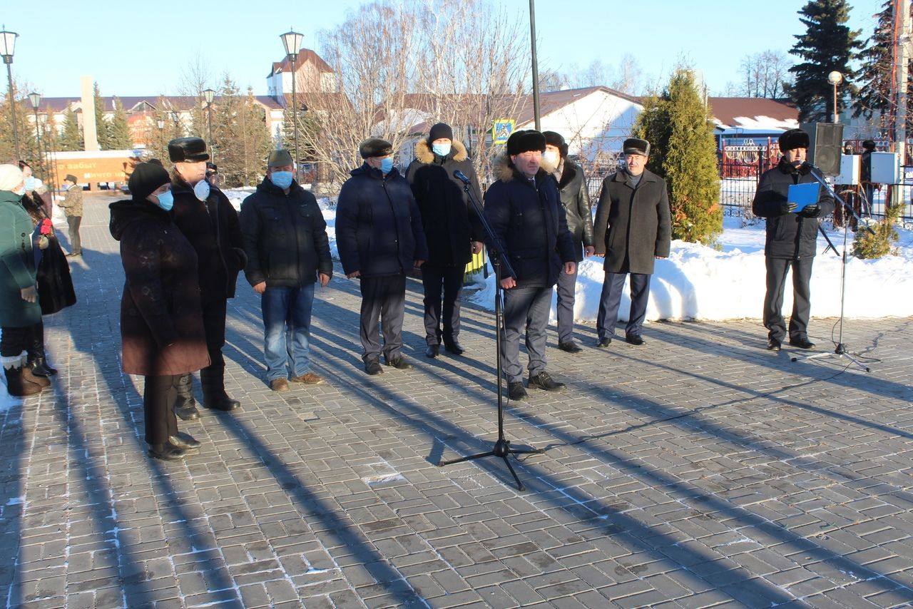 В день Героев Отечества в Дрожжановском районе возложили цветы