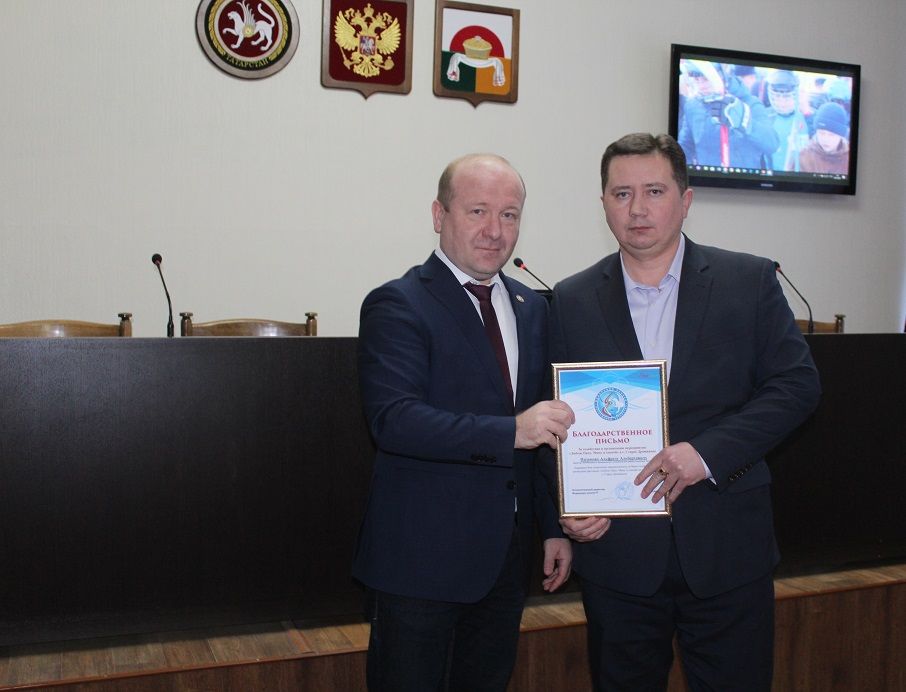 На расширенном совещании Глава района Марат Гафаров вручил ряд наград