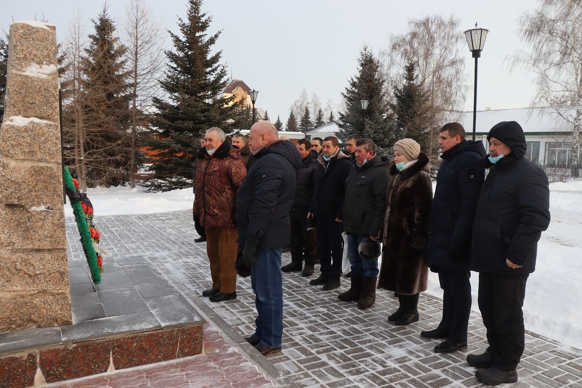 Аллея афганцев. Акколь Акмолинская область мемориал афганцам. Аллея афганцев в Тольятти 10 в 1994 фото. Аллея афганцев в Тольятти 10 квартал фото старые.