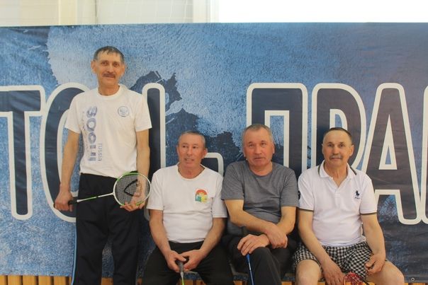В Дрожжаном выявили лучших спортсменов - пенсионеров по бадминтону