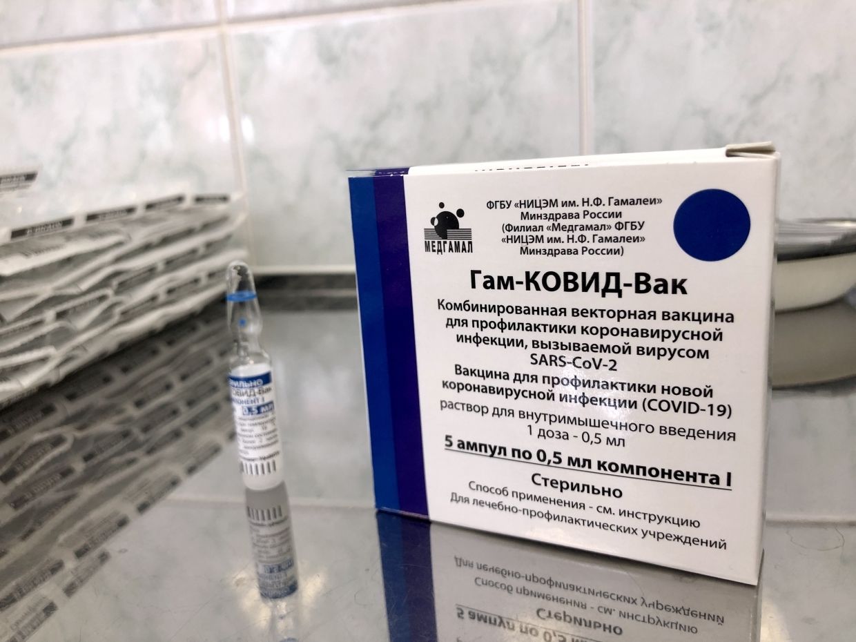 Больше вакцин. Спутник v вакцина. Вакцины от ковид-19 в России Спутник Лайт. Спутник v вакцина от коронавируса. Вакцины от ковиды.