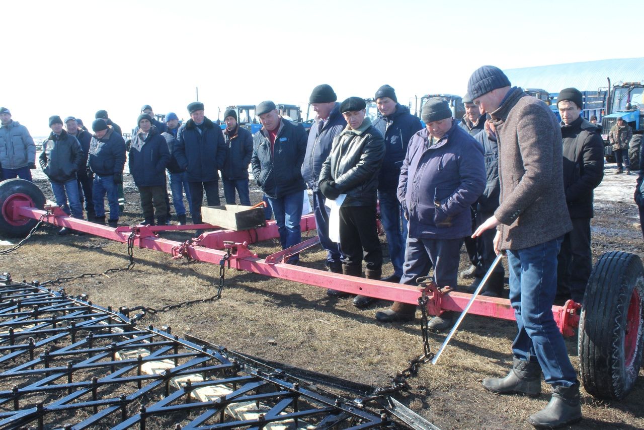В Дрожжаном обсудили подготовку техники к весенне-полевым работам