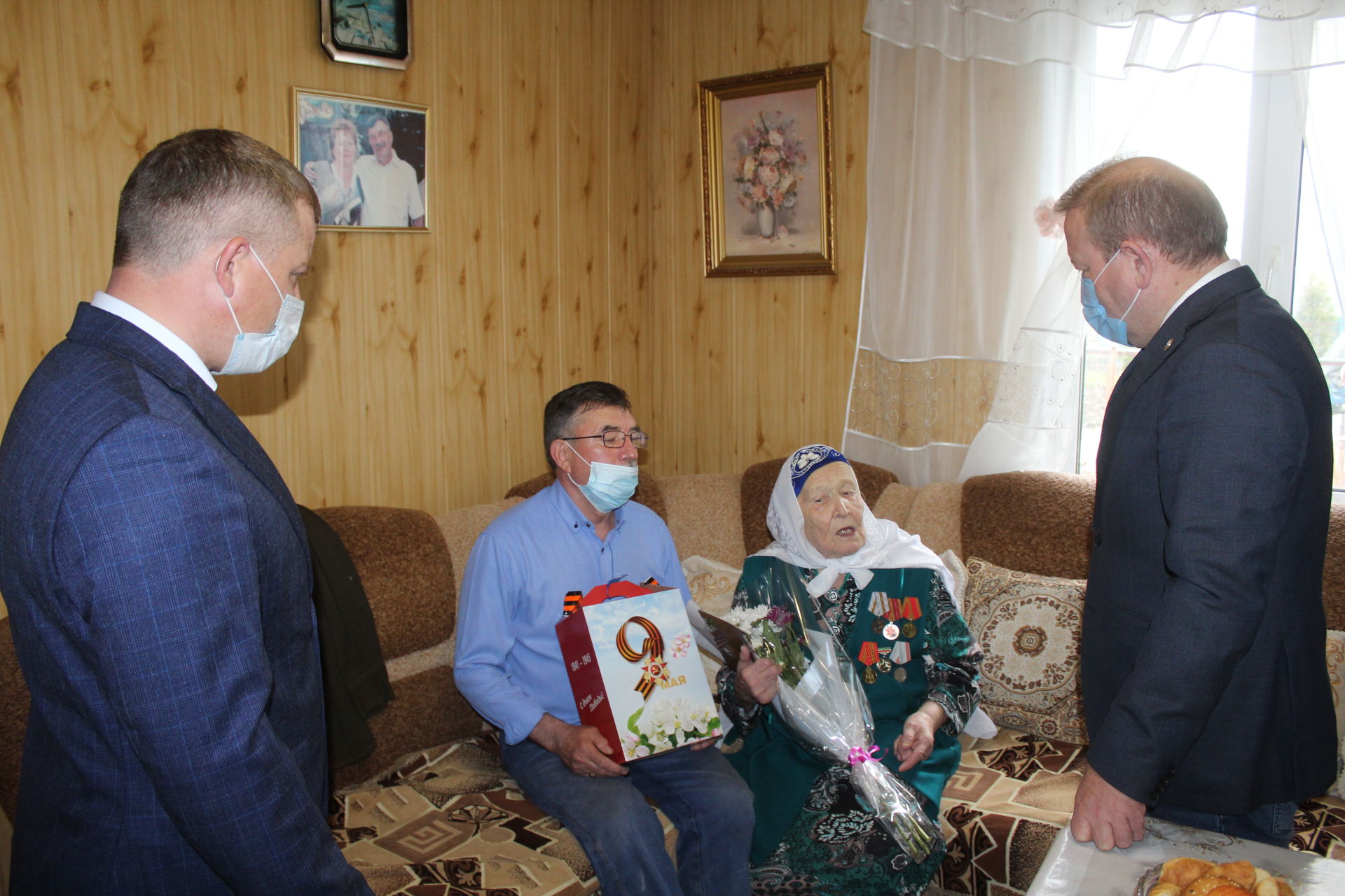 В Дрожжановском районе ветеранам войны и вдовам ветеранов вручили подарки Президента РТ