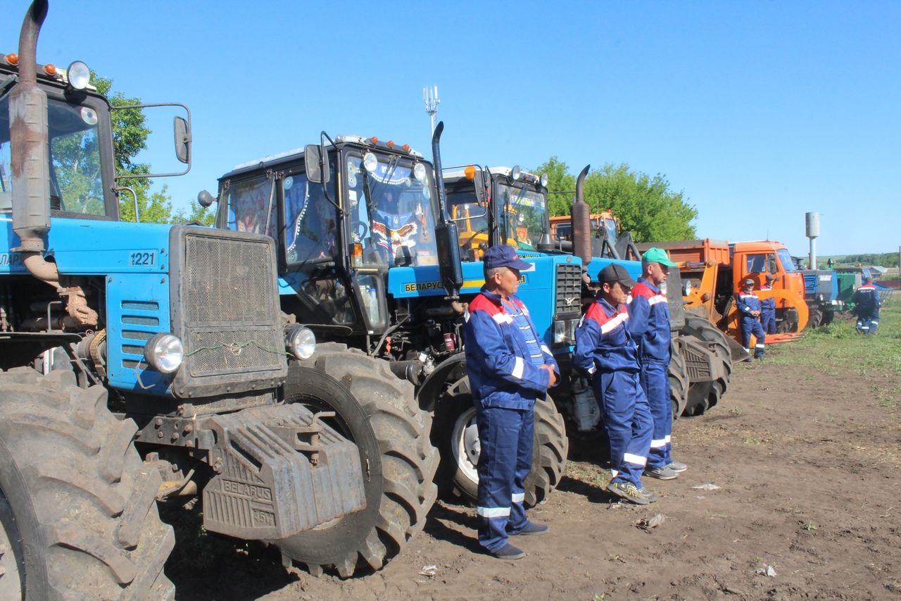 В Дрожжаном проверили готовность кормозаготовительной техники