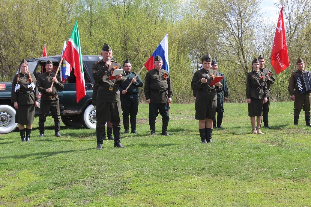 В Дрожжаном фронтовая агитбригада поздравила ветеранов с днём Победы